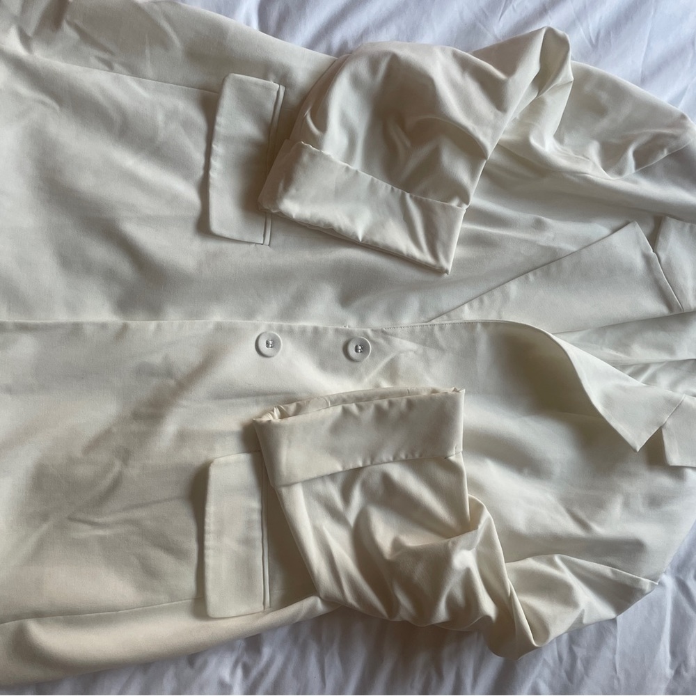 Danielle Bernstein White Blazer - image 3